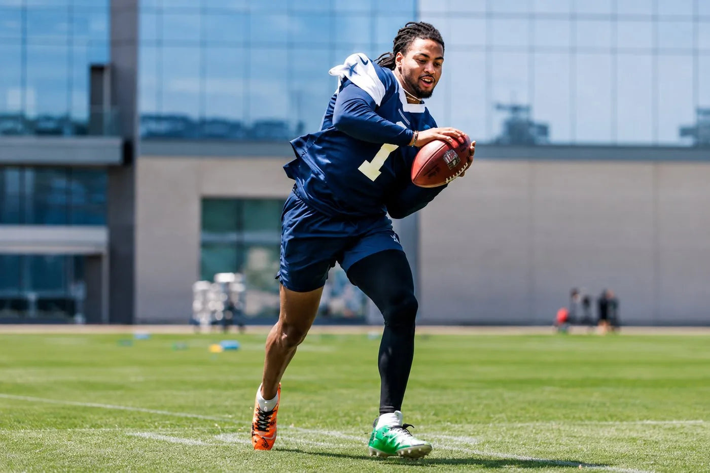 PJ Locke running a route in Dallas Cowboys practice gear